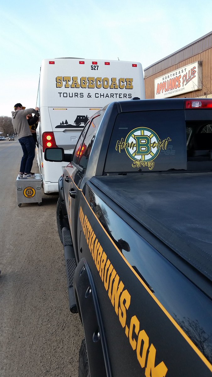 RFlahertypxp's tweet photo. Before heading to the crash site to pay their respects @estevanbruins are decorating their bus and team vehicles with special #HumboldtStrong decals. https://t.co/QK3bRzBC02