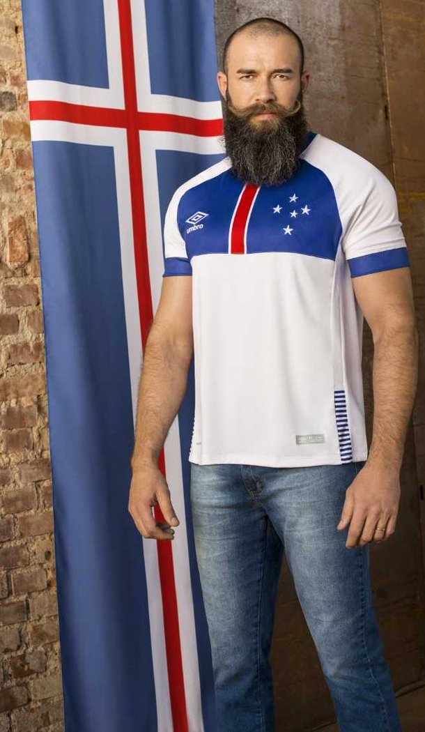 showdecamisas's tweet photo. Veja a nova camisa reserva que a #Umbro fez para o #Cruzeiro #CruzeiroECusar em 2018. #OFutebolNosUne #UmbroNations #NovoManto #Uniforme2 https://t.co/7wbO5EvCza https://t.co/4b8Xsm52nI