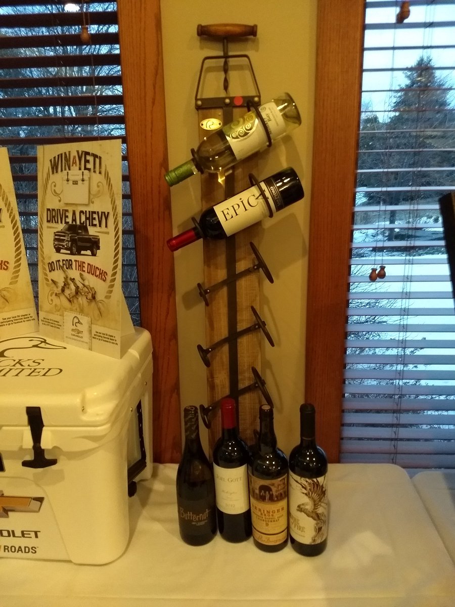 RiverFalls_DU's tweet photo. The weather might be sketchy, but conservation is hot! Gearing up for our @DucksUnlimited Banquet in River Falls @KilkarneyHills tomorrow night! #Ducks #conservation #Wetlands https://t.co/9bK11HJLQI