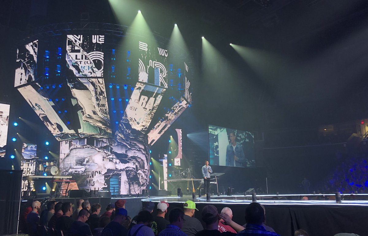 Nick_Alfaro's tweet photo. Fastest way to kill something special is to compare it to something else.
@craiggroeschel @StrongerJRC 
#RunYourRace 
#StrongerMensConference https://t.co/kS7wMTE7tg