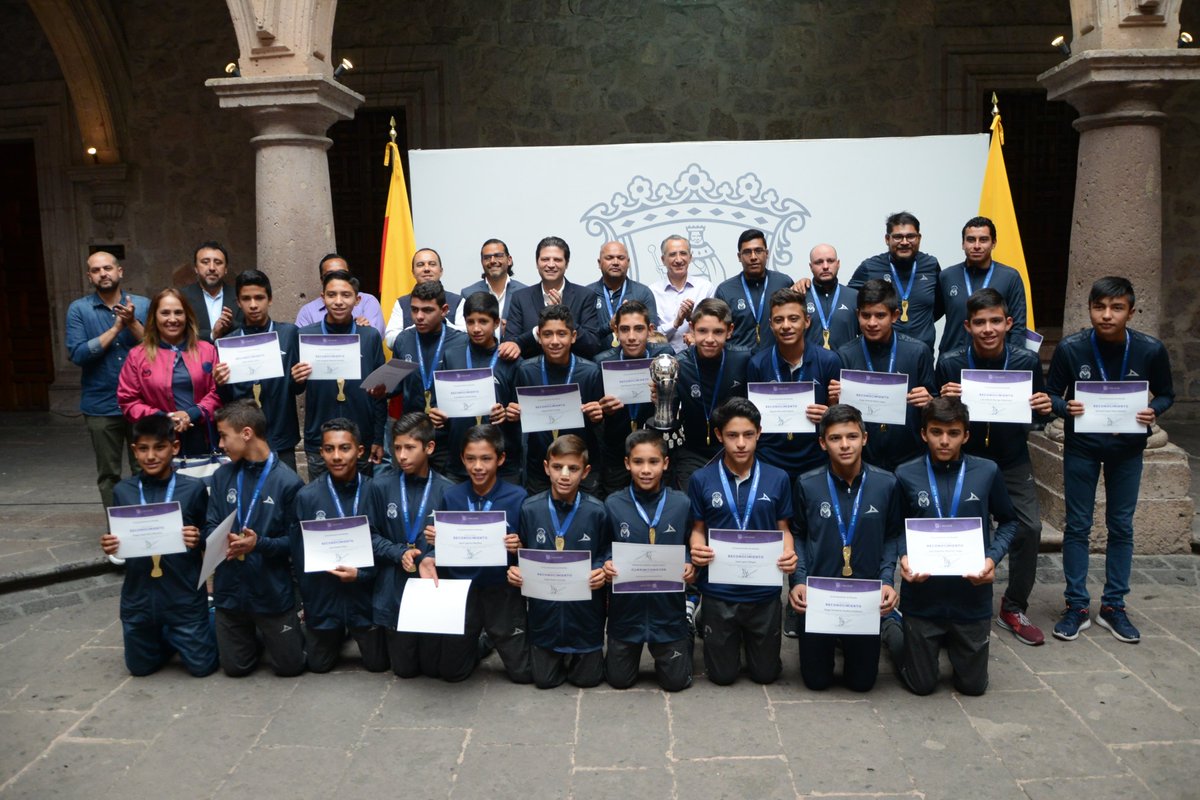 AlfonsoMtz_Mx's tweet photo. Esto chicos de Monarcas #Sub13 me dan mucho orgullo, su campeonato es el reflejo del gran trabajo que han hecho durante este tiempo y el de sus papás que siempre los han apoyado. 

Nos demostraron que cuando le echas ganas, se pueden tener resultados. ¡Felicidades! https://t.co/sXfGjF9yDz