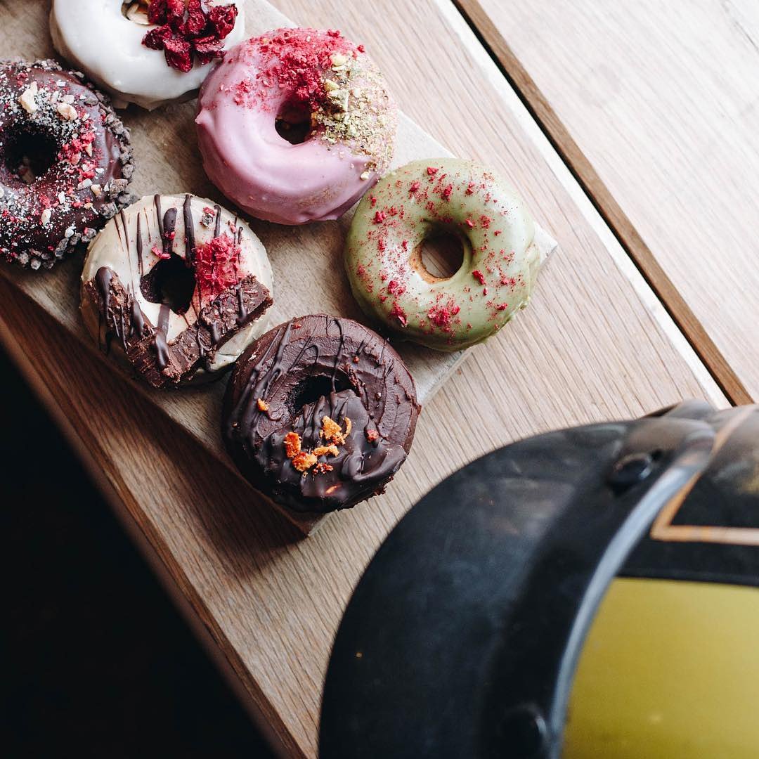 Beautiful donuts! .
#Repost <a href="/leafy_fern/">leafy fern</a>
.
#vegan #vegans #veganism #veganshare #veganfood #veganrecipes #vegandonuts #veganbreakfast #vegansofig #veganpower #govegan #veganfoodie #eats #eat #food #foodie #breakfast #donuts #yum #yummy #veganlife #veganlifestyle #veganfriendly