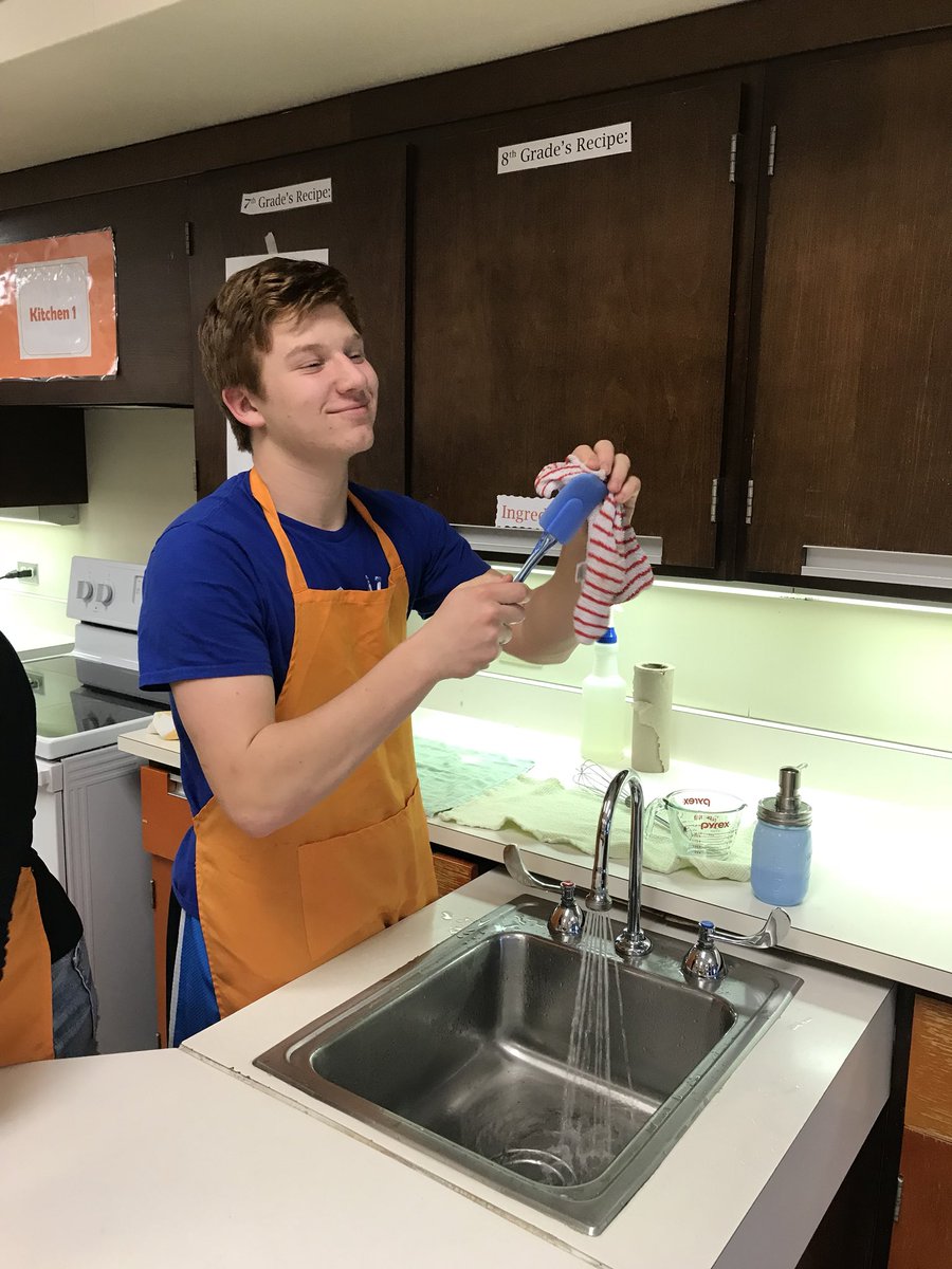 MrsLinnertFACS's tweet photo. Friday chocolate chip muffin lab! Sweet treat for 8th grade, who worked so hard on their Future Smart training all week! #foodisfun #fridaylab #facs #8thgrade #quickbread #muffins https://t.co/eNuEIsEIUl