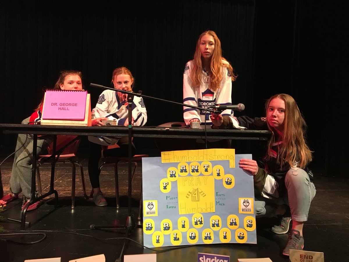 Ms_Elliott5's tweet image. So proud of these 4 girls and their hard work for #battleofthebooks They had some fun with the photos! Thanks for a great day! @TLDSB