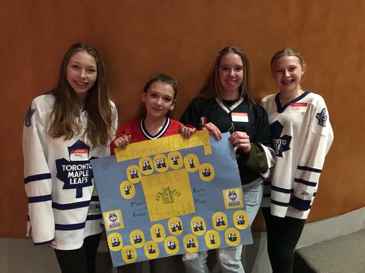 Ms_Elliott5's tweet image. So proud of these 4 girls and their hard work for #battleofthebooks They had some fun with the photos! Thanks for a great day! @TLDSB