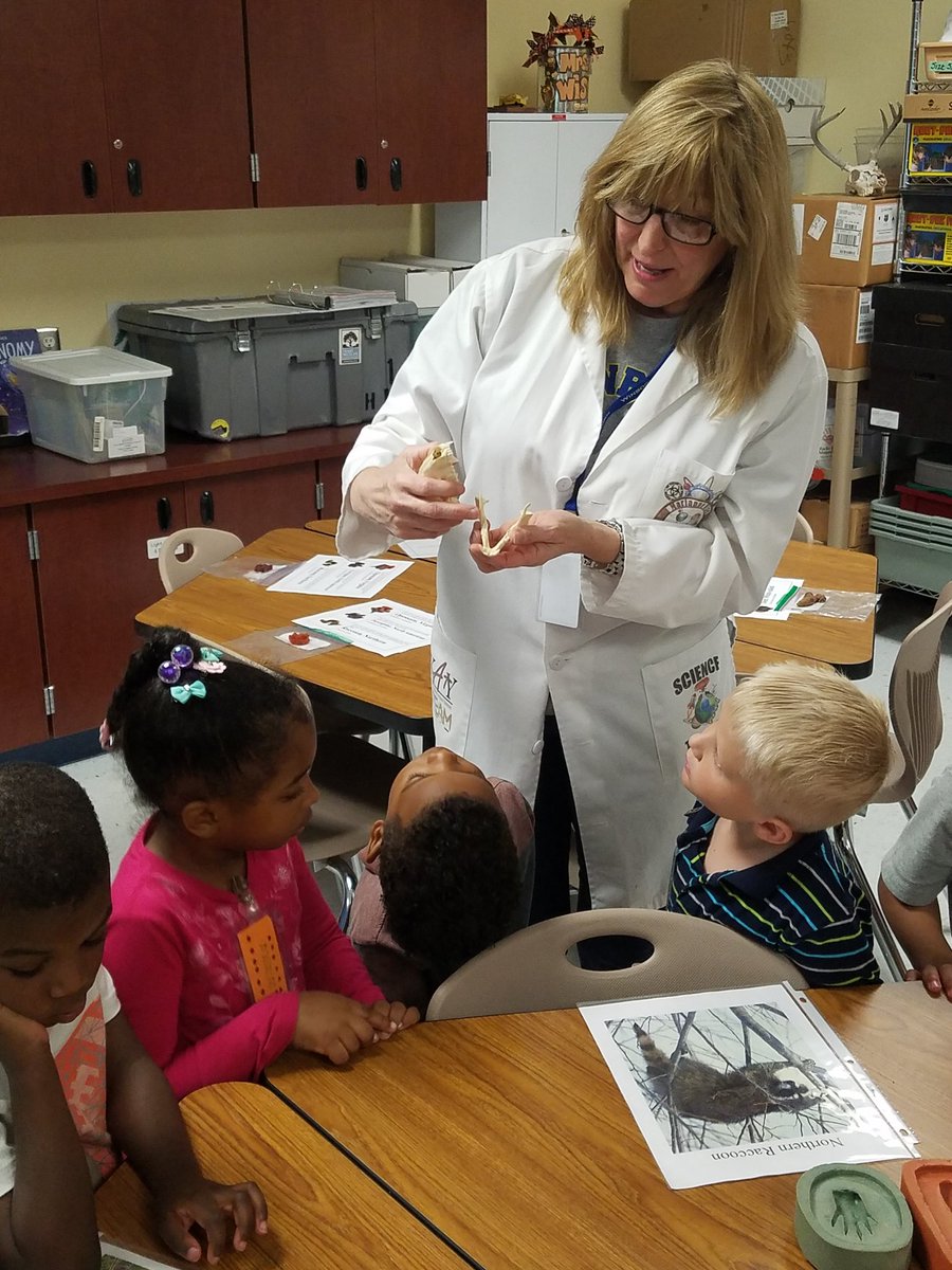 ShaughnessyECSE's tweet photo. We loved seeing tracks and skulls from different Texas wildlife in the science lab today! #DWEeagles https://t.co/oeJyEQwTuq