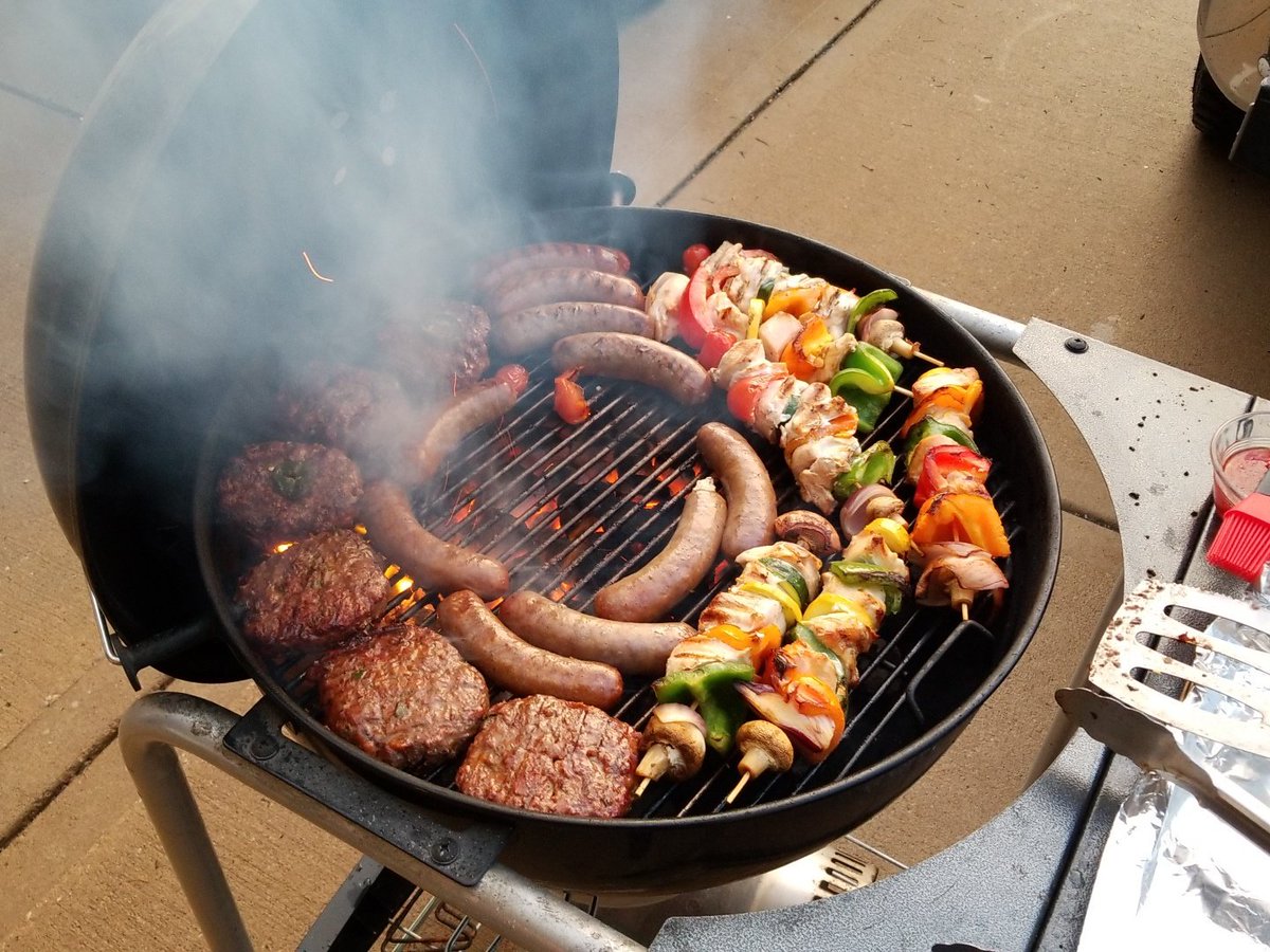 Beefteef's tweet photo. Just lettin' the @WeberGrills do what it does... https://t.co/gnvZ4iDVaP