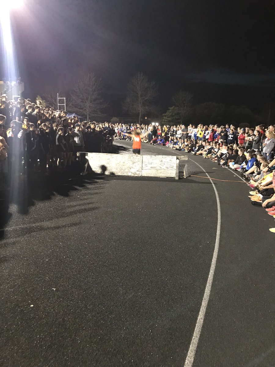 msomerlot's tweet photo. Girls 2000 Steeple and @taylormewert is rolling right now- attempting to crush the Ohio state record! @OHMileSplit #elk Relays #Centerville https://t.co/gi1t0nsFGS