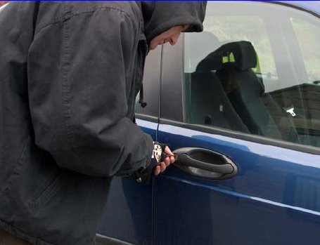 slcpd's tweet photo. Please help your @slcpd to #reduce #carprowls by making sure your car doors are locked, your valuables are not left in the car and park in a publically visible and well-lit area whenever possible. Please also remember if you #SeeSomethingSaySomething. https://t.co/Ux3mIB4vXg