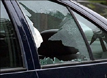 slcpd's tweet photo. Please help your @slcpd to #reduce #carprowls by making sure your car doors are locked, your valuables are not left in the car and park in a publically visible and well-lit area whenever possible. Please also remember if you #SeeSomethingSaySomething. https://t.co/Ux3mIB4vXg