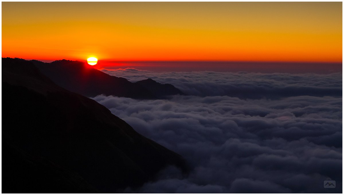 sauaitolang's tweet photo. happy new year 2075. Sunrise during Poonhill trek #mountain #travel #Himalayas #Poonhill #Ghandruk #pokhara #Nepal #trekking #Annapurna #hiking #nepaltourismb #NEPALNOW #visitnepal2018 #Landscapes #outdoor #vacation #holidays #hiunchuli #adventure https://t.co/KEeRTCCQ0J