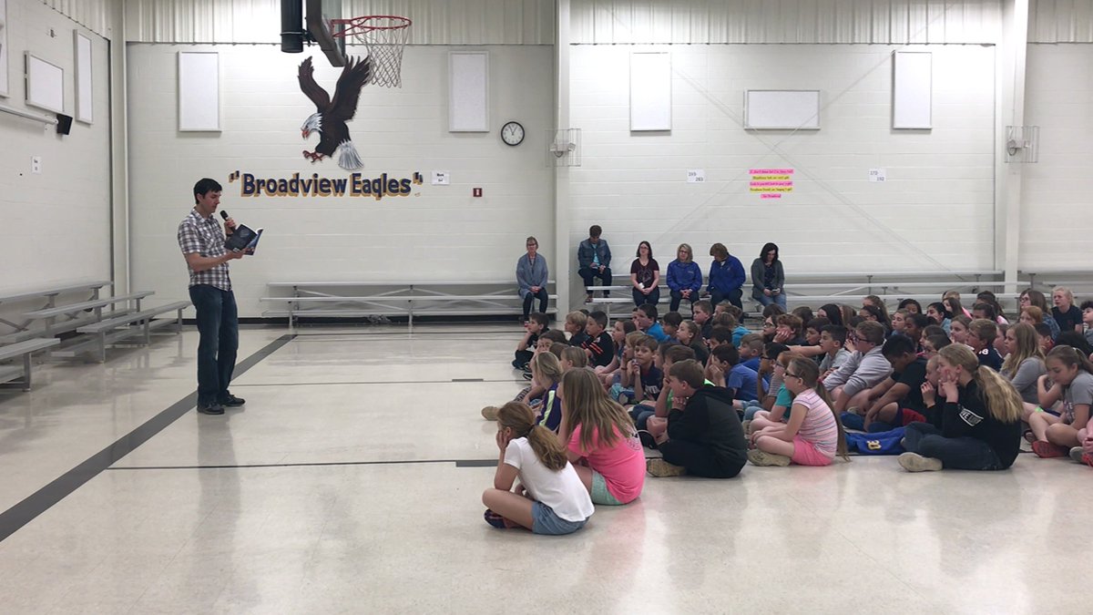 Bo_Boswell's tweet photo. I was very grateful for the opportunity to visit my old school, #BroadviewElementary, and speak with the students today. Being able to read the chapter in #TheCenturyCube that takes place in the actual school was awesome! https://t.co/uvHVjTjEhU https://t.co/0oP1GwR0Uv
