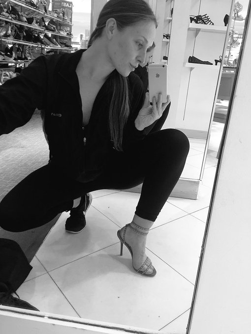 Red ankle strap heels, no knickers lol https://t.co/a7rtF0mYmK