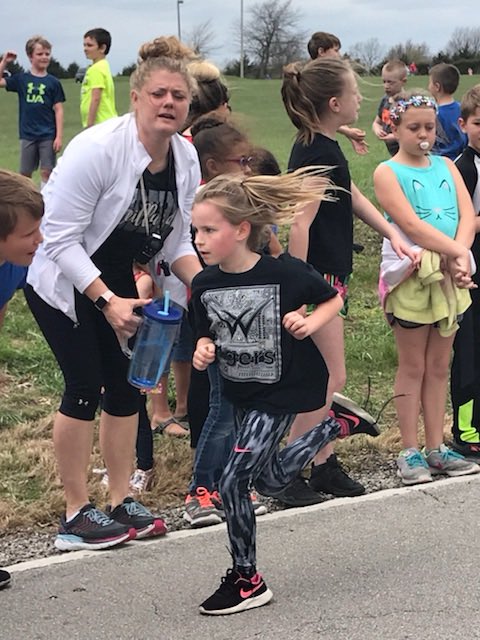 JillMarieberry3's tweet photo. Mile races today!!! Love this for so many reasons- the drive of my kids and the pride they have for each other ❤️❤️❤️#thinkwinwin #beginwiththeendinmind #thelim #lovewell https://t.co/NsoagsBTSi