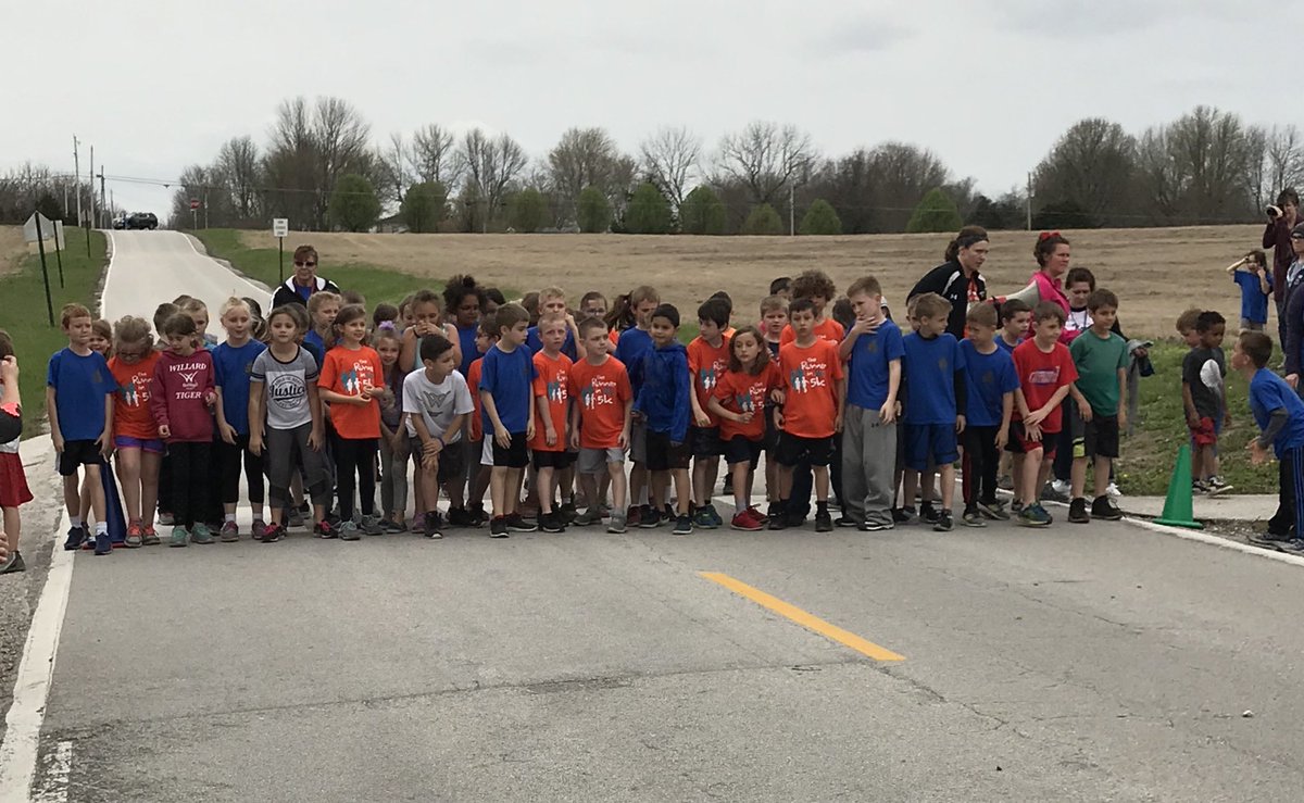 JillMarieberry3's tweet photo. Mile races today!!! Love this for so many reasons- the drive of my kids and the pride they have for each other ❤️❤️❤️#thinkwinwin #beginwiththeendinmind #thelim #lovewell https://t.co/NsoagsBTSi
