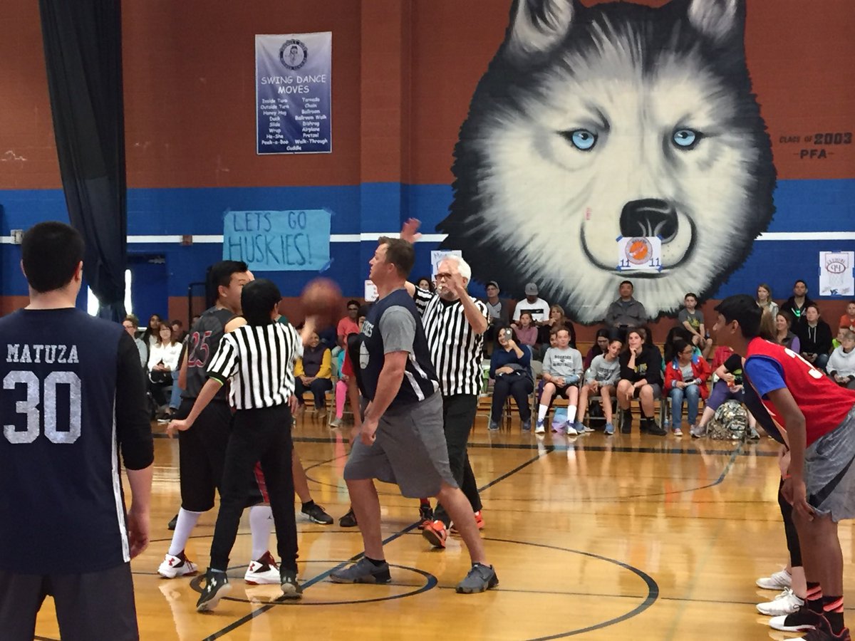 HartHuskies's tweet photo. Hart Staff vs Stdents BBall ready to tip off 🏀 @PrincipalAtHart https://t.co/NzGIP6D1jK