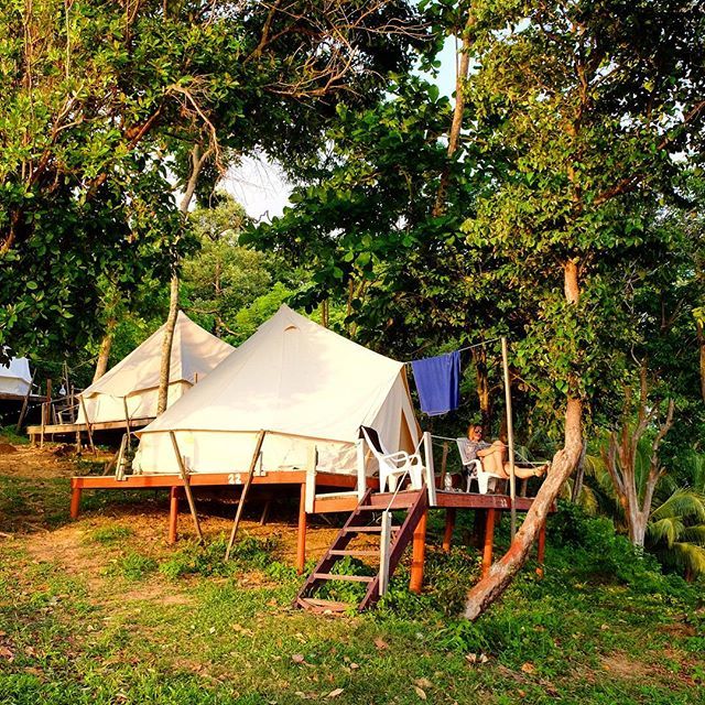 charlinevergoz's tweet photo. Day 286 🇹🇭
Our new home sweet home for three nights 🎪 Sometimes paradise is easily reachable 🚩
#goldenhour #cliffcottage #kohchang #travel #thailand #310 https://t.co/eUFvXN5z6o https://t.co/i5zmlA2gVl