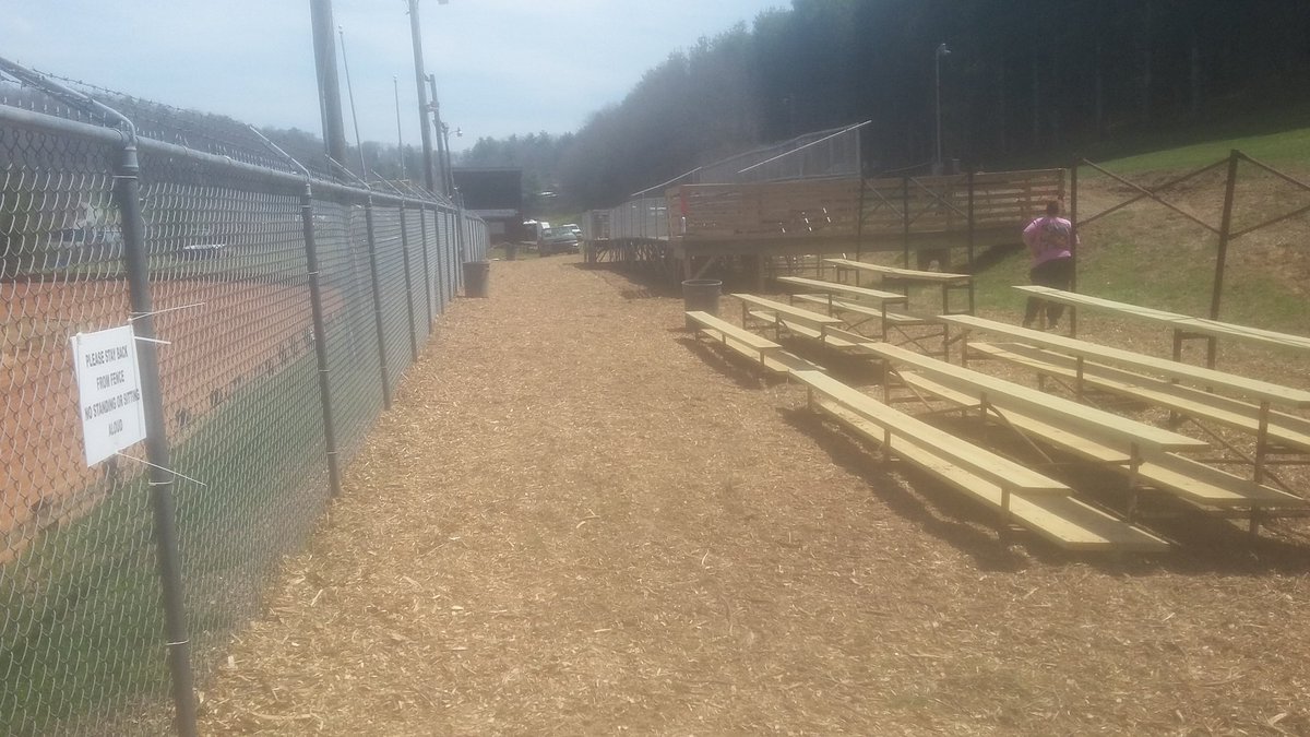 MountainViewSpd's tweet photo. Track is ready for the opener April 14th,are you?Meet n Greet from 10am-2pm FREE!! Racing starts at 3pm!! https://t.co/ETi5CEhuPg