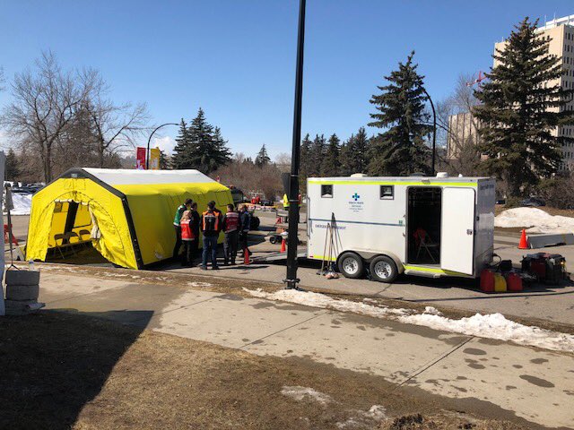 EHS_Alberta's tweet photo. #yourEMS Incident Response Paramedic specialty team &amp; @aaron_paramedic supporting @UCalgary &amp; @SUUofC ‘Bermuda Shorts Day’. https://t.co/9rQDPYyG22