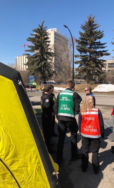 EHS_Alberta's tweet photo. #yourEMS Incident Response Paramedic specialty team &amp; @aaron_paramedic supporting @UCalgary &amp; @SUUofC ‘Bermuda Shorts Day’. https://t.co/9rQDPYyG22