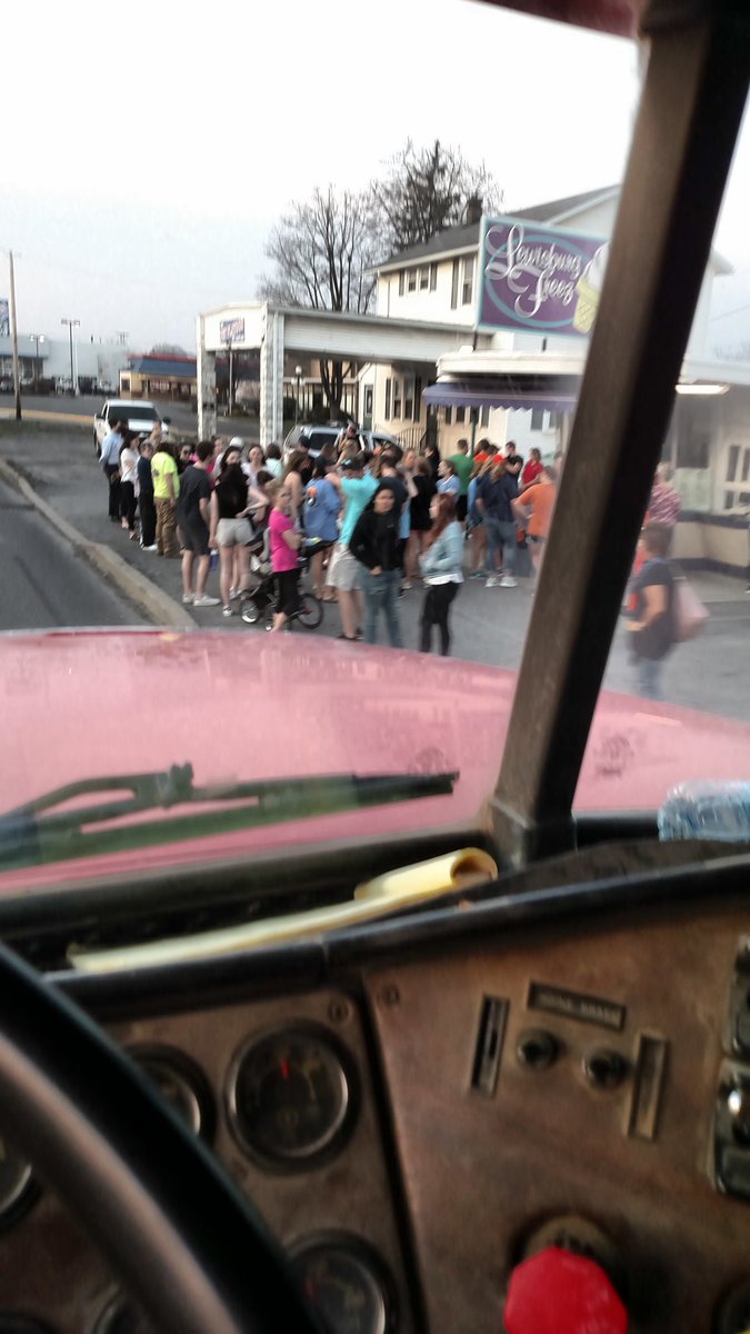 panotiller's tweet photo. #goticecream first 80cc degree day https://t.co/zeyRqQjIjd