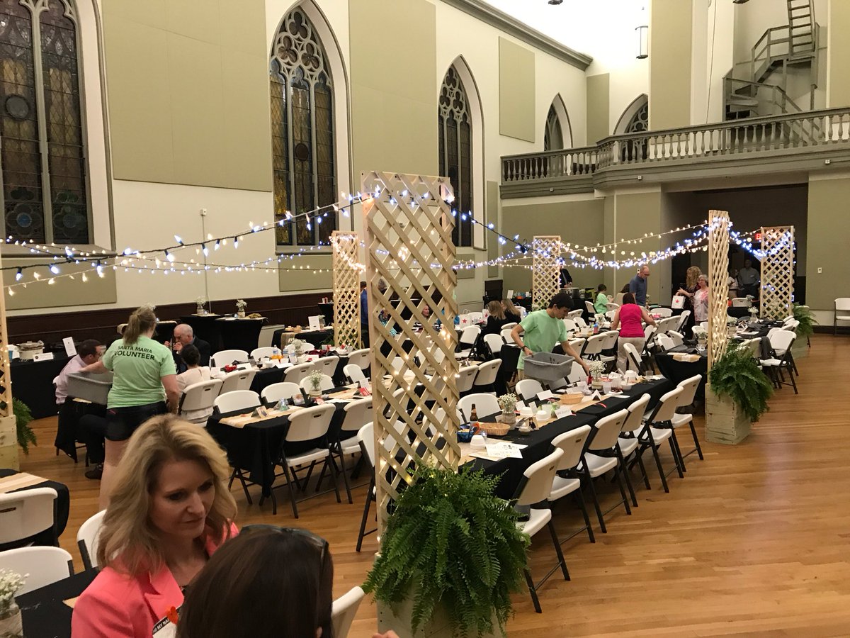 Thomas_R_Martin's tweet photo. Amazing event with @SantaMariaCincy! #HelpingOthersHelpThemselves https://t.co/qiP5pATYM6