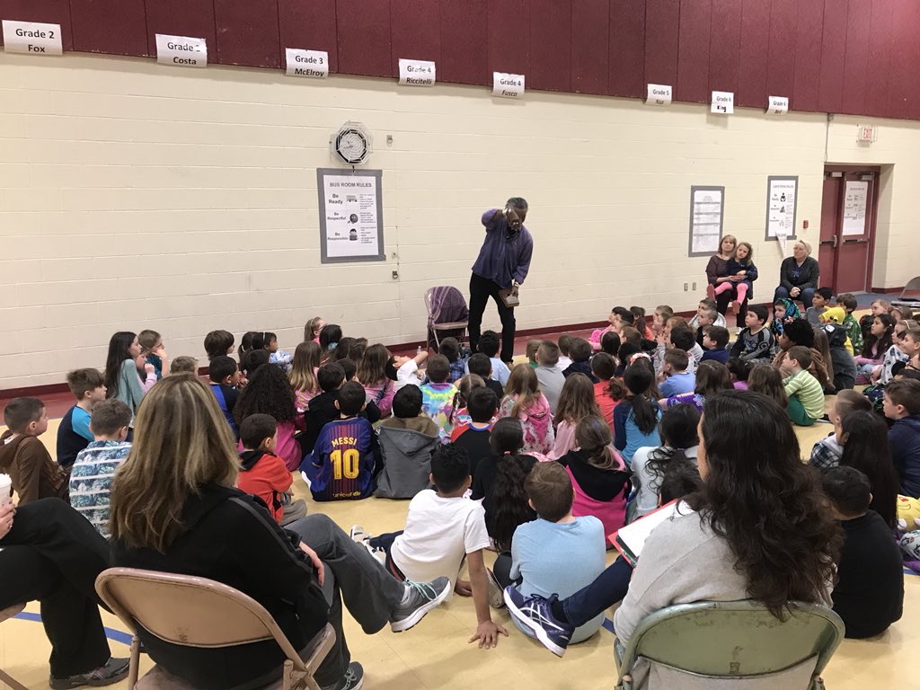 santonelli30's tweet photo. This extraordinary storyteller @Len_Cabral visited our school this week for #ReadingWeek2018 Reminding us of the power of simply telling a story and the importance of taking care of the community. @WarwickSchools #Storyteller #imagination #cheerishtheearth #careforeachother https://t.co/cQJpAY0KuY
