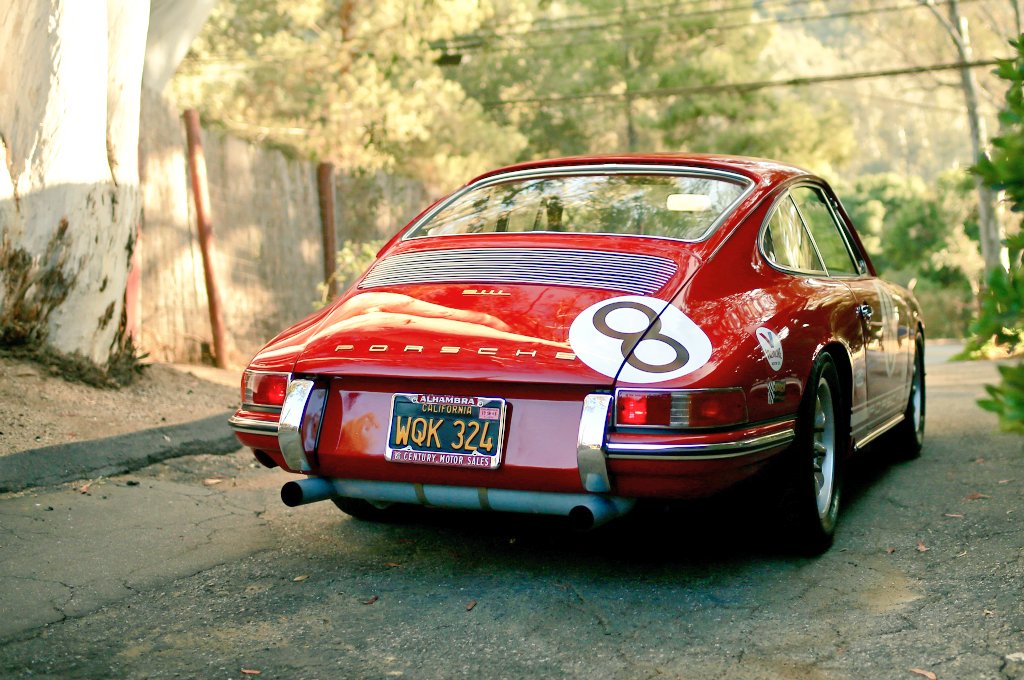BCJr's tweet photo. Happy #FridayFeeling 2All!🍻✨😜✌

1968 #Porsche #911L Lightweight.
📷 | Petrolicious

@PorscheRetail @Porsche911UK
@PorscheSauce @HelenGoff
@oliveri_pablo @Flat6CarreraRS
@DP_Grouch @lcbernalo @uchuta_m
@Bertieschip @vividcloudofwat
@FAFBulldog @LienhardRacing 🏁🏆 https://t.co/DbdyMlGi4x