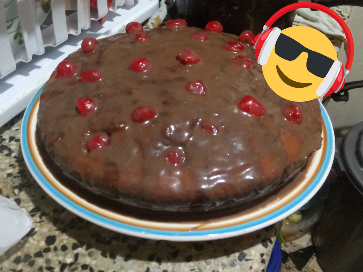 Marvin_TT's tweet image. Ahora sí, Levante la mano quien quiera una porción @los40colombia  @MCHeisel #HeiselParty , para ser mi primera torta, creo que me saque un 9, jajaja, gracias por tu compañía