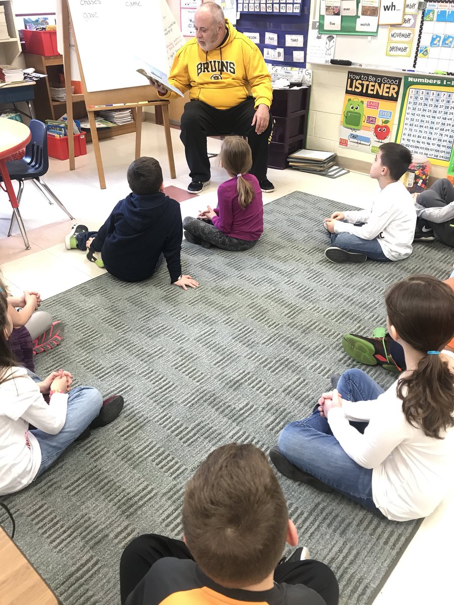 santonelli30's tweet photo. We had a week full of gues readers for #ReadingWeek2018 include myself on mix match day! What a great experience for students to hear stories from all community members @WarwickSchools #readingrocks https://t.co/M5Vrqt1bFq