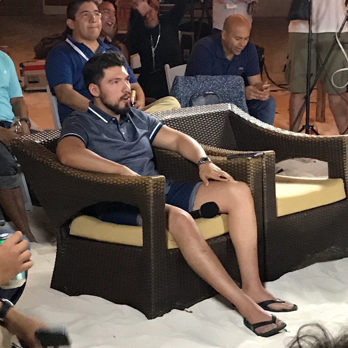 The judges take there seat for the English pitches <a href="/Pitchatthebeach/">Pitch At The Beach</a> <a href="/moukheiber/">Ziad H. Moukheiber</a> @luketkrueger <a href="/JanLederman/">Jan Lederman</a> <a href="/vaAngelsCEO/">R Stewart Thompson</a> <a href="/YURI_NAV/">Yuri Navarro</a> #angelsummitcancun