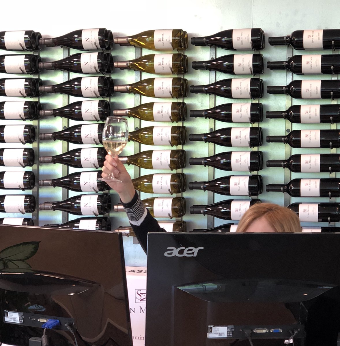 seanminor's tweet photo. Done! It’s wine time #alwaysinvited #fancyfridays #byow #seanminor #weekend 🍷😎🤩 https://t.co/FjZ3QgC5Ez