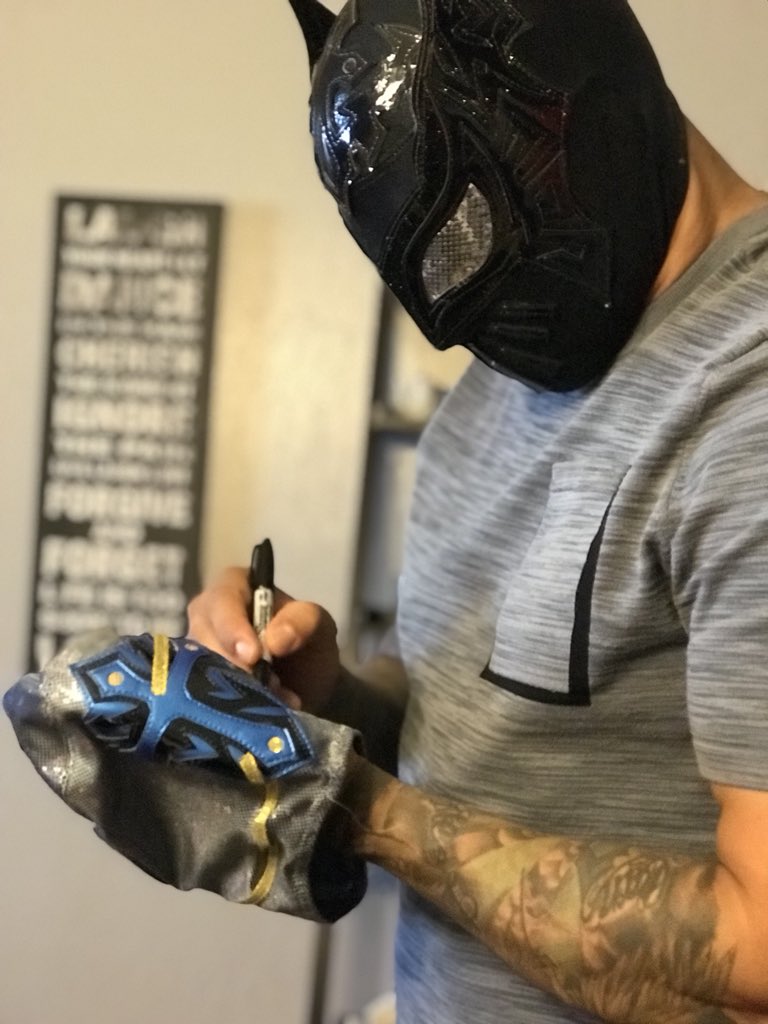 kuntry_boi_dee's tweet photo. #followthefaceless @sincarawwe #luchador https://t.co/yF1J30Z93Z
