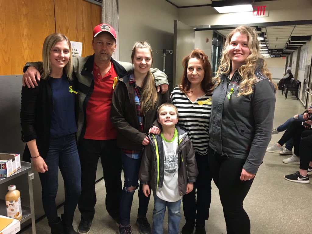 strazsr's tweet photo. FIRST responders show up. Leah (Left) Carly (Right).  So emotional so happy soooo soooo Thankful. Words can not describe these 2 other Angles. We THANK YOU https://t.co/2UImkNUrF9