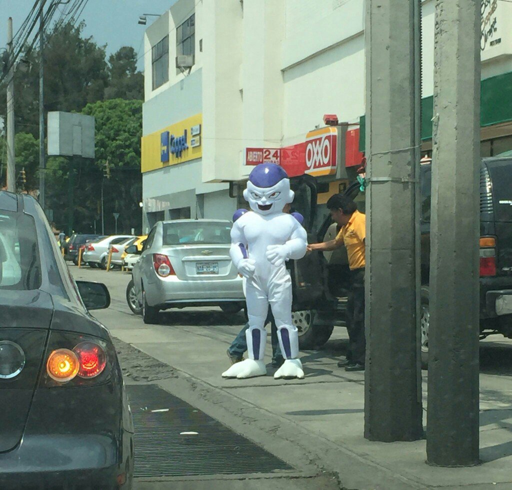 SrPiccoro's tweet photo. Como cuando se acaba otra serie más de #DragónBall y Freezer busca empleo mientras inicia de nuevo la serie. https://t.co/OraJMhiHyJ