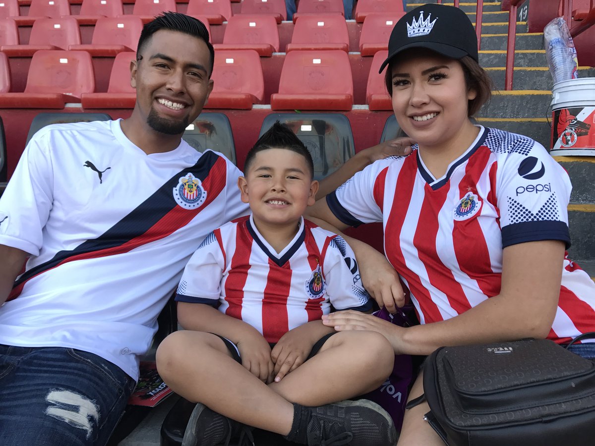 Chivas's tweet photo. ¡Gracias por acompañarnos hoy ChivaHermanos! 👏👏🔴⚪️ https://t.co/xWw2lQA7Fn