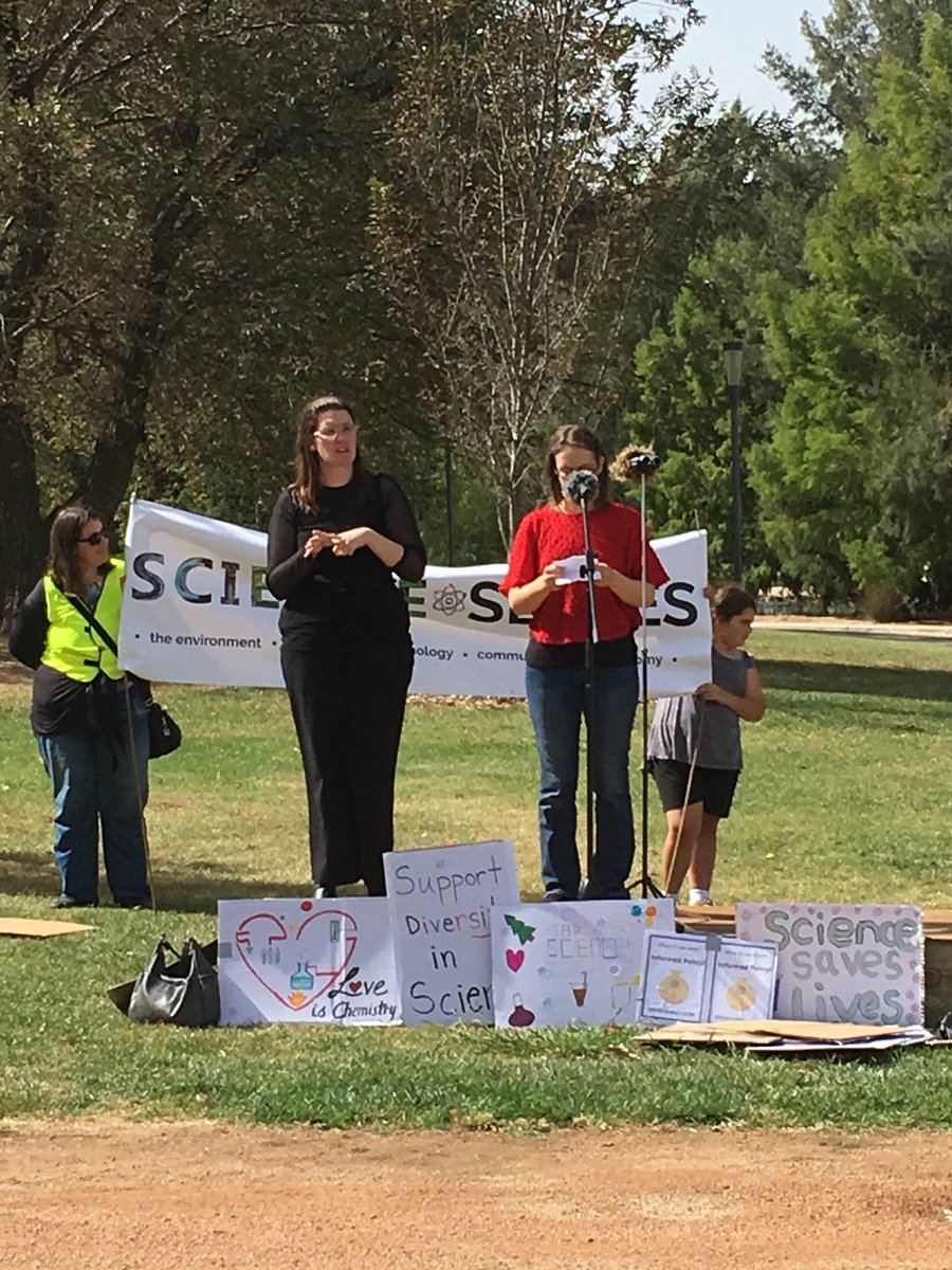 hollygolitely88's tweet photo. @canberracollege physics teacher EK talking about the importance of science in her teaching and being a cancer patient. #ScienceMarchCBR #ScienceNotSilence #Evidence https://t.co/5QBc1TZRzi