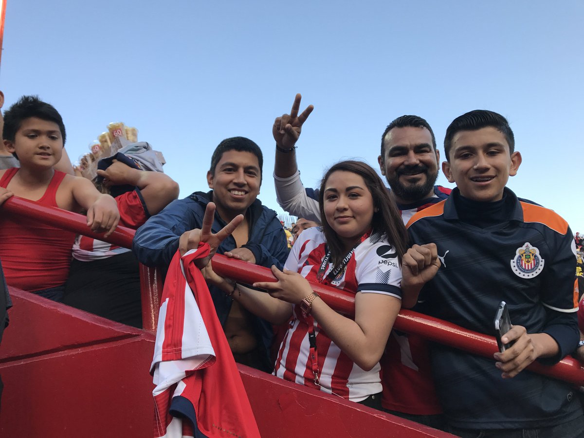 Chivas's tweet photo. ¡Gracias por acompañarnos hoy ChivaHermanos! 👏👏🔴⚪️ https://t.co/xWw2lQA7Fn