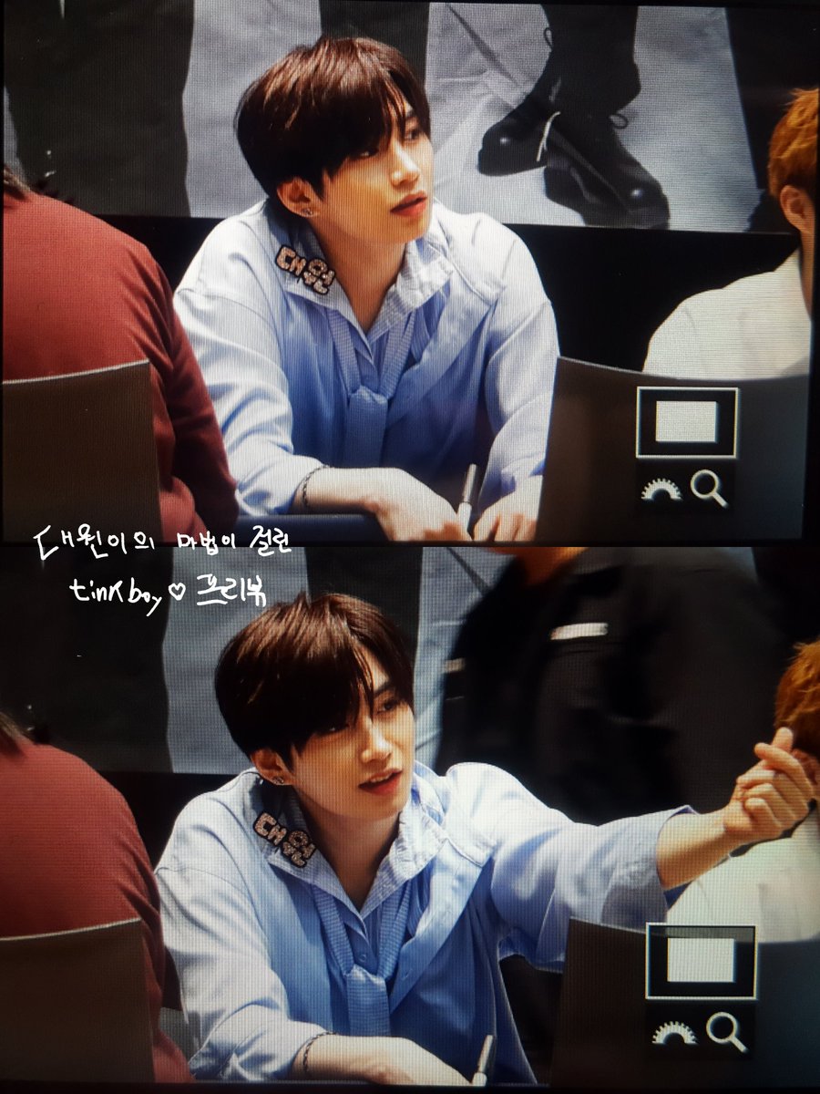 tinkboy920317's tweet photo. 180413 #UNB 첫팬사인회 목동
오빠미 뿜뿜😻😻

#대원 #DAEWON #UNB #유앤비 #감각 https://t.co/w9hug2RVn6