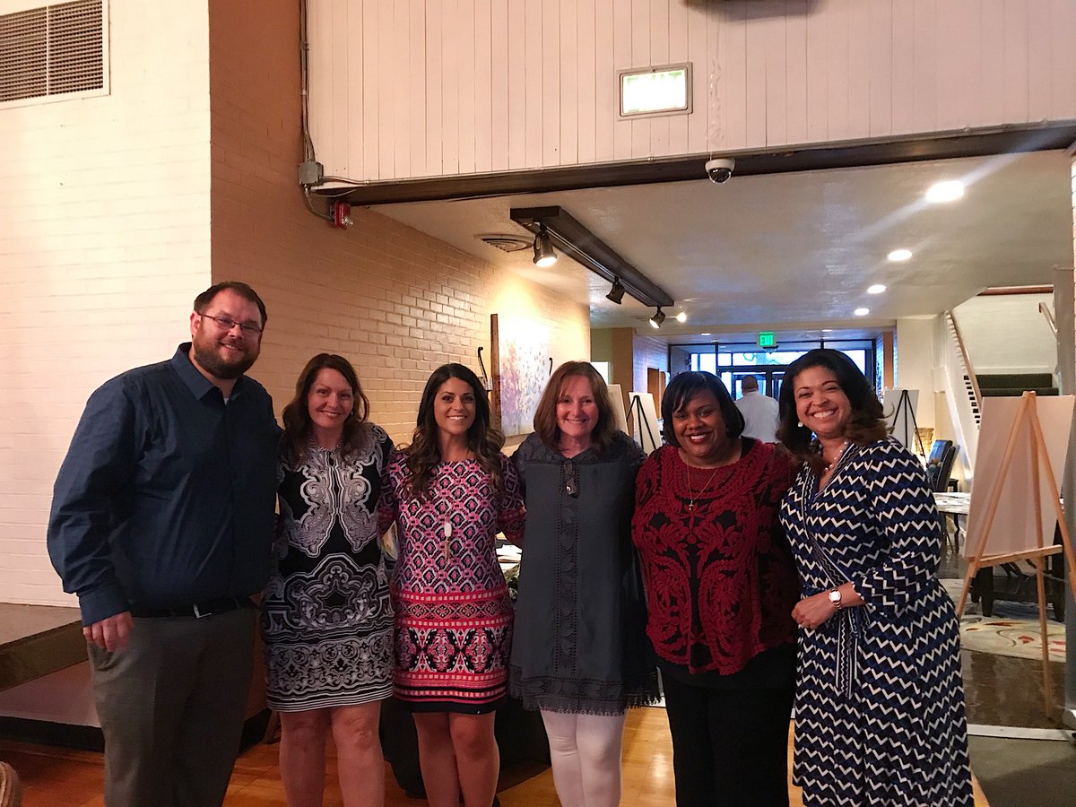 MrsGoArtGallery's tweet photo. Feeling so grateful tonight. I was honored as a teacher of the year nominee for the teacher oscars red carpet event. I am so lucky to work at Norwood! Thank you @DundalkChamber for hosting, @BaltCoPS and @NorwoodES 💙💙💙 https://t.co/ivJkzabK2X
