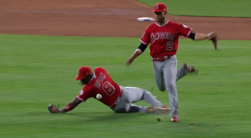 MattfromKC's tweet photo. The thread continues: Here is the @Angels first of several fails in succession LMAOOO #MLBFails https://t.co/wupYS26FHO