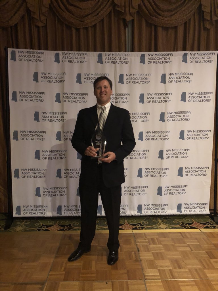 CorieHaynes's tweet photo. Awesome night for Burch Realty Group! Sweep of #TopProducer awards for 2017! Top Individual Award for Jason Burch with $22million and Top Team for Team Couch with $42million!!! #allwedoiswin #NWMAR https://t.co/buYTNGOIRn