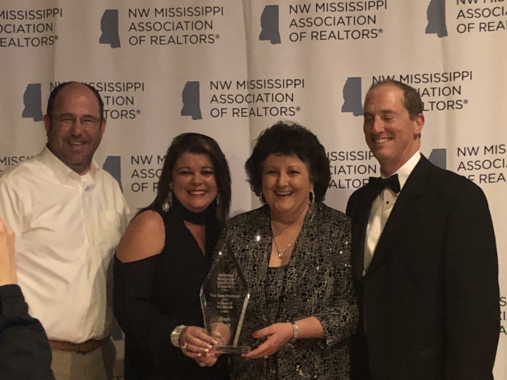 CorieHaynes's tweet photo. Awesome night for Burch Realty Group! Sweep of #TopProducer awards for 2017! Top Individual Award for Jason Burch with $22million and Top Team for Team Couch with $42million!!! #allwedoiswin #NWMAR https://t.co/buYTNGOIRn