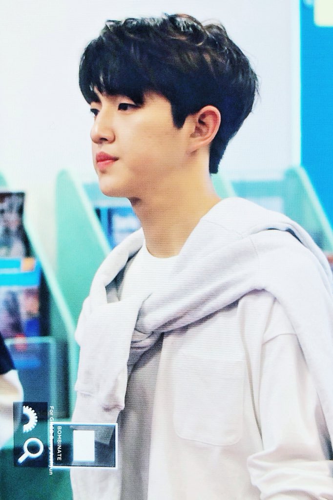 Choi_Bomin's tweet photo. Oh wow, he looks so powerful 😍 https://t.co/CVCDe4Lrkc