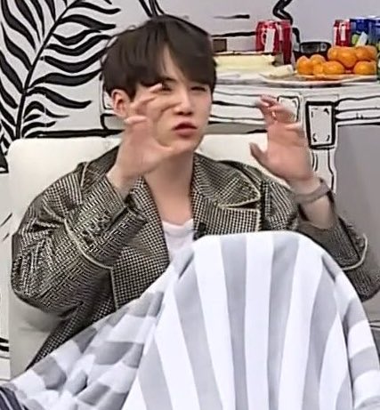 yoonmlned's tweet photo. you know yoongi is passionate about something when his hands: go up and his pout talking: is activated https://t.co/dXJJi1Km46