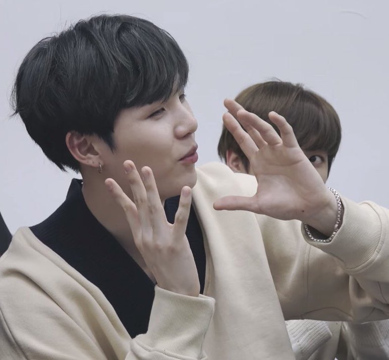 yoonmlned's tweet photo. you know yoongi is passionate about something when his hands: go up and his pout talking: is activated https://t.co/dXJJi1Km46