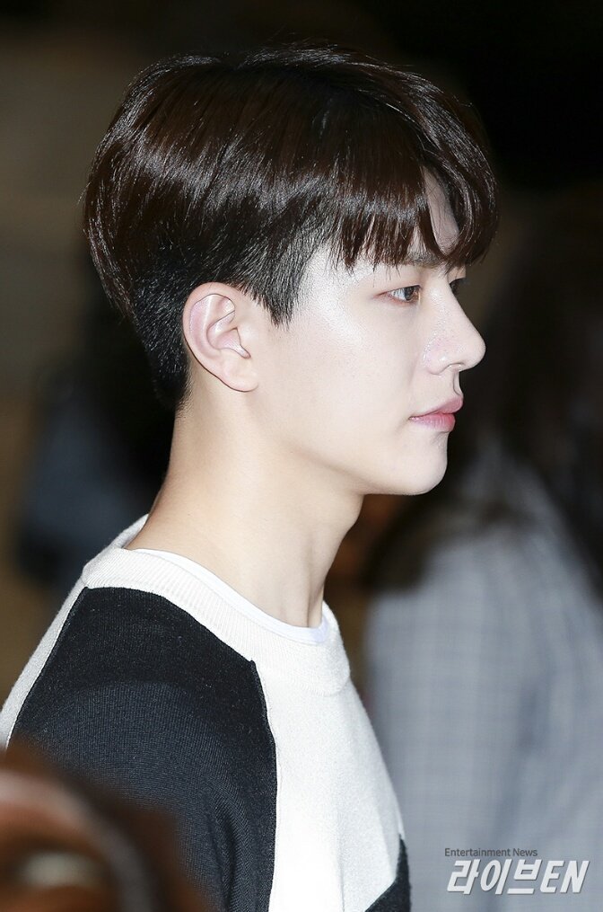 Choi_Bomin's tweet photo. Ugh these side profile https://t.co/0fLFMq2aam