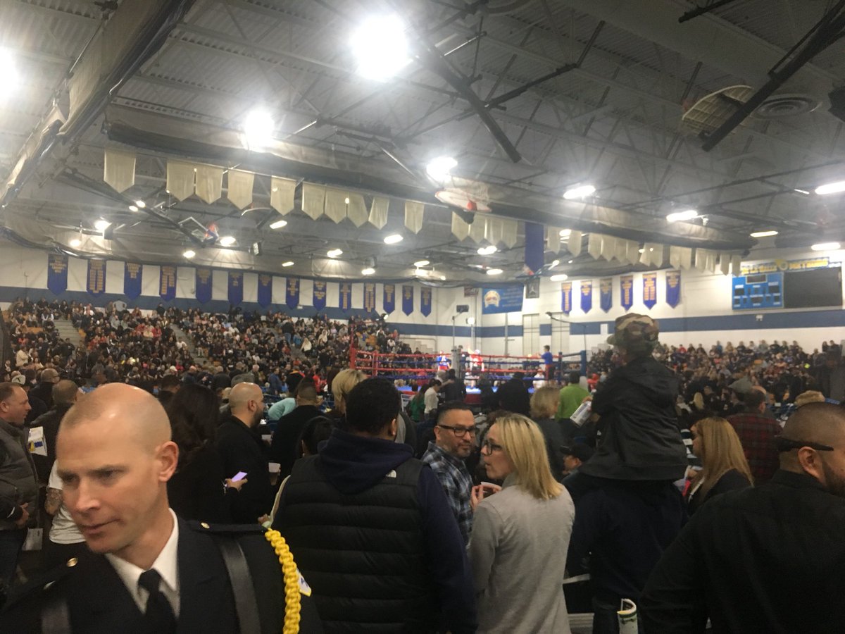 McGarryBoxing's tweet photo. Awesome night with @CFDMedia &amp; @Chicago_Police at the Battle of the Badges, hosted by our friends at @DLSMeteors. Go Red!! https://t.co/Fi04QVjKm0