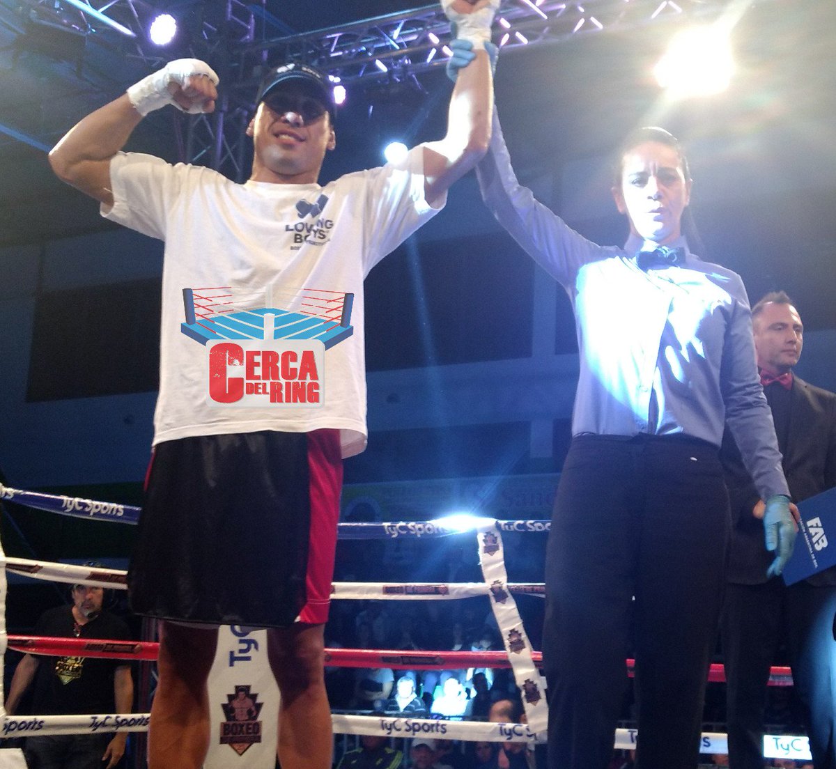 cercadelring's tweet photo. Primer combate de la noche en el Microestadio Municipal de #Hurlingham, #DanielCombi se impuso por puntos en fallo unánime ante #GonzaloBarraza.
Aquí las tarjetas:
Jorge Basile: 40-35
Carlos Azzinaro: 39-36
Carlos Villegas: 39-36
#CDREnHurlingham #CDREnTodosLados #CercaDelRing https://t.co/fdyvFXylQx