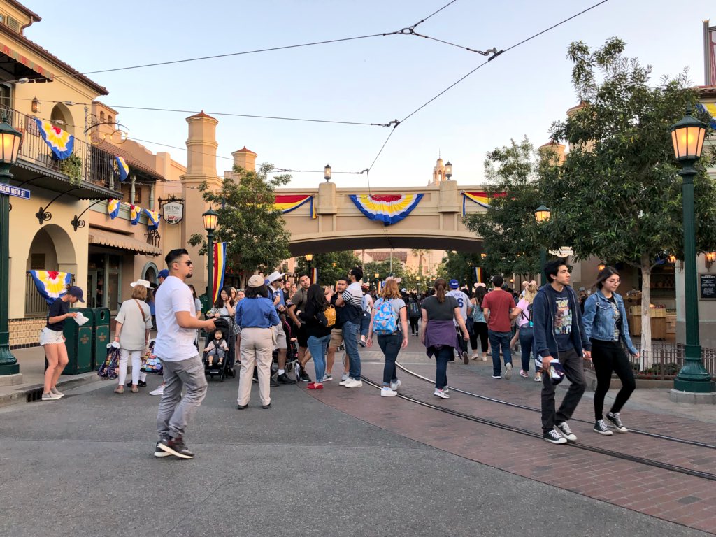 A First-Hand Look at Opening Day of Buena Vista Street at Disneyland Resort, image size:1024x768